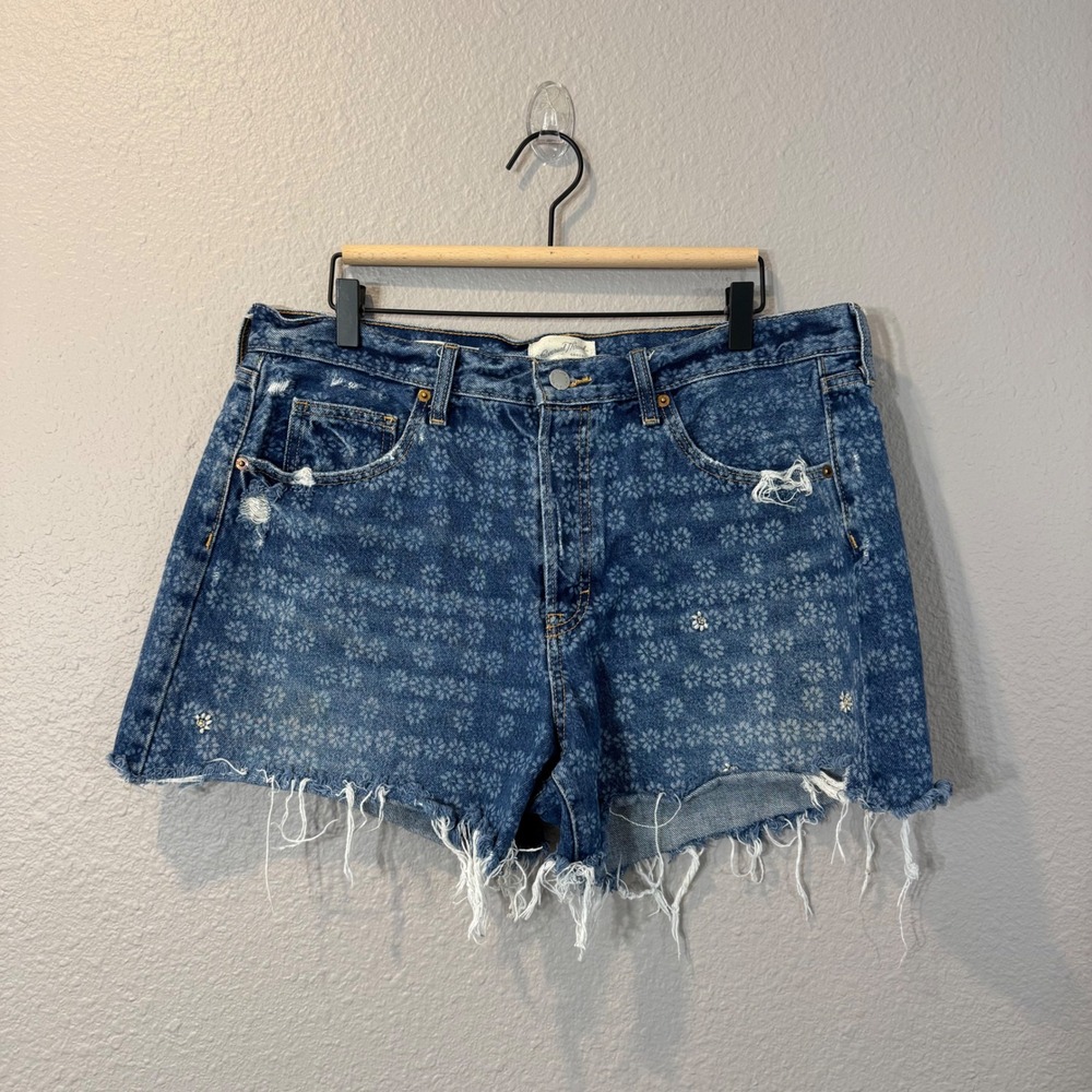 Universal Thread Women's Size 12 Blue Floral Distressed 90s Baggy Cut Off Shorts